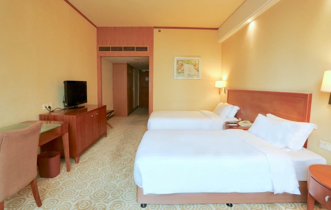 Hotel Equatorial Qingdao Room photo